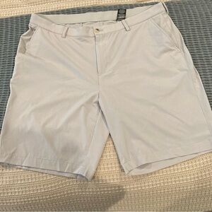 Greg Norman Men's Light Gray Shorts